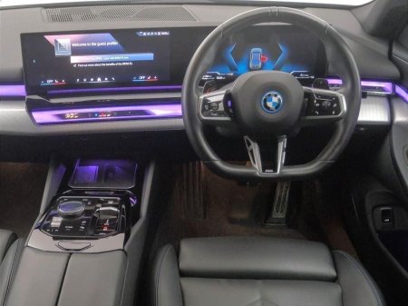 2025 BMW 5-Series - photo 5