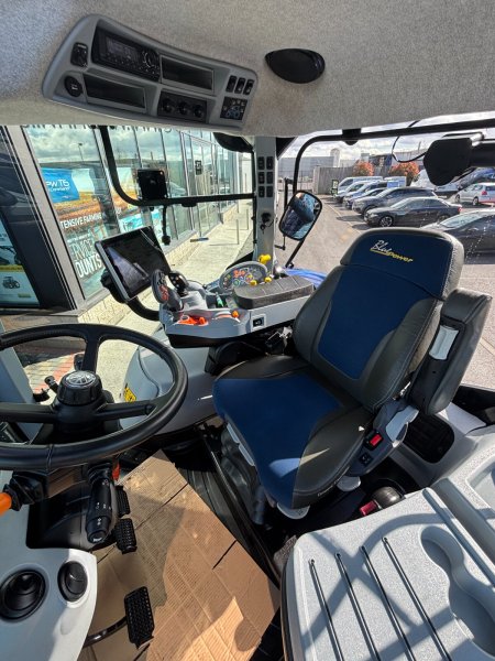 0 New Holland T7.225 - photo 5