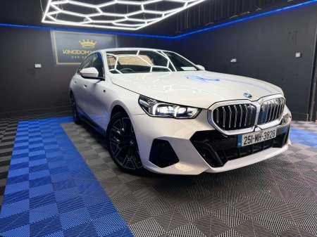 2025 BMW 5-Series - photo 3