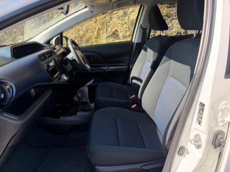 2015 Toyota Aqua - photo 9
