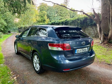2010 Toyota Avensis - photo 2
