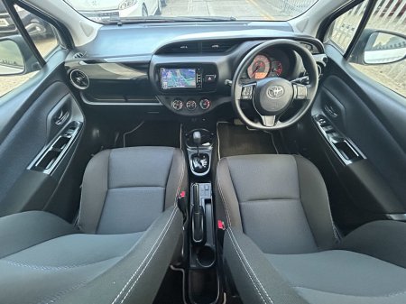 2018 Toyota Vitz - photo 11