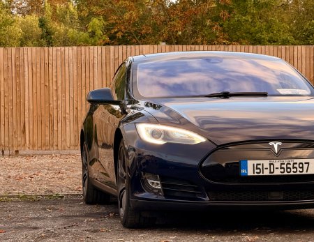 2015 Tesla Model S - photo 12