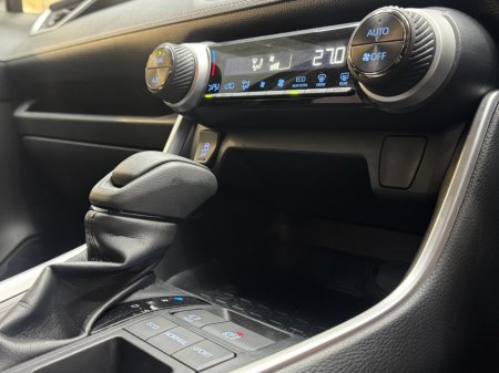 2021 Toyota RAV4 - photo 13