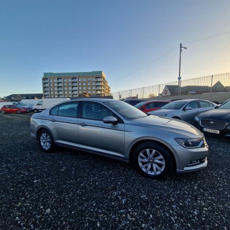 2017 Volkswagen Passat - photo 2