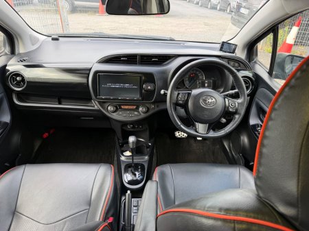 2017 Toyota Vitz - photo 13