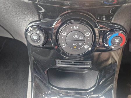 2016 Ford Fiesta - photo 7