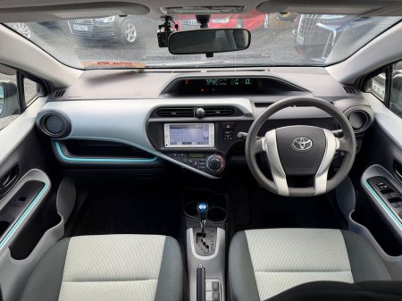 2013 Toyota Aqua - photo 15