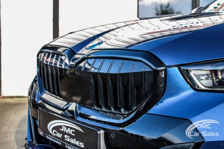 2025 BMW 5-Series - photo 3