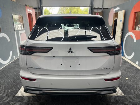 2024 Mitsubishi Outlander - photo 4