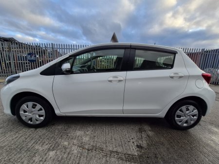 2016 Toyota Vitz - photo 11
