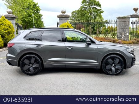 2024 Volkswagen Touareg - photo 2