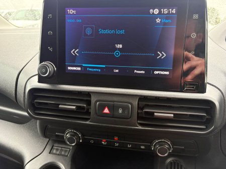 2020 Peugeot Partner - photo 13