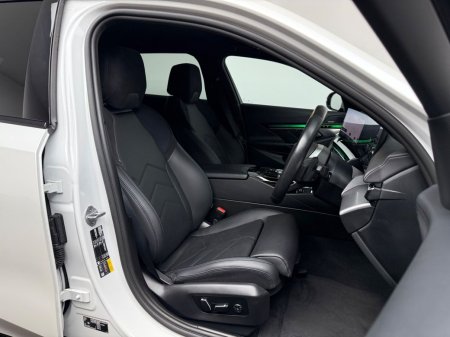 2025 BMW 5-Series - photo 10