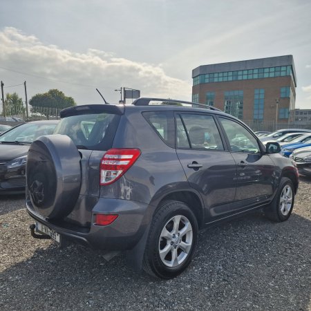 2011 Toyota RAV4 - photo 4