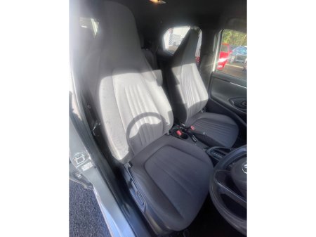 2020 Toyota Yaris - photo 13