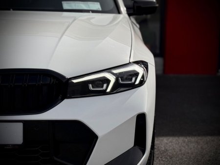 2025 BMW 3-Series - photo 32