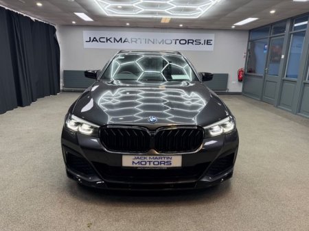 2022 BMW 5-Series - photo 2
