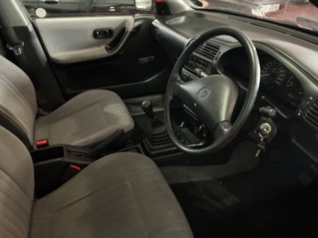 1992 Nissan Sunny - photo 8