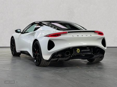 2025 Lotus Emira - photo 8