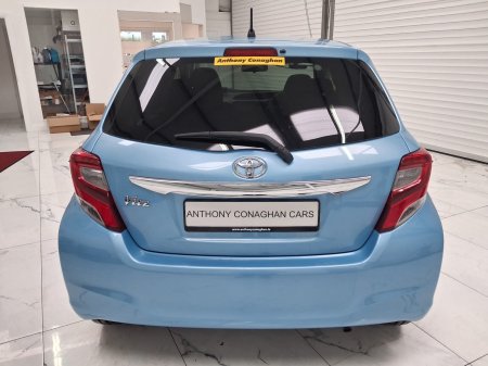 2016 Toyota Vitz - photo 8