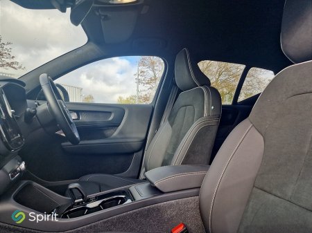 2025 Volvo XC40 - photo 3