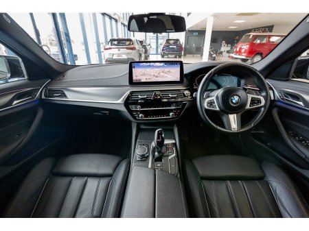 2022 BMW 5-Series - photo 25