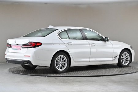 2021 BMW 5-Series - photo 10