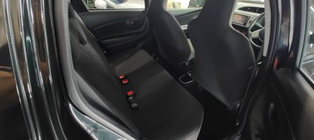 2014 Toyota Vitz - photo 18