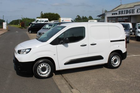 2025 Toyota Proace City - photo 2