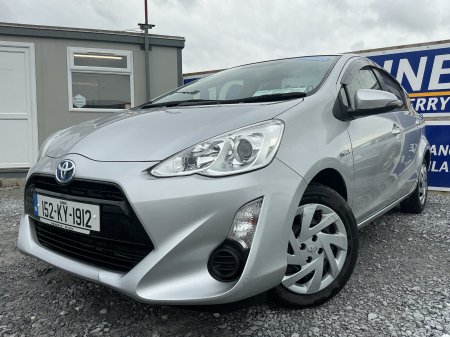 2015 Toyota Aqua - photo 2