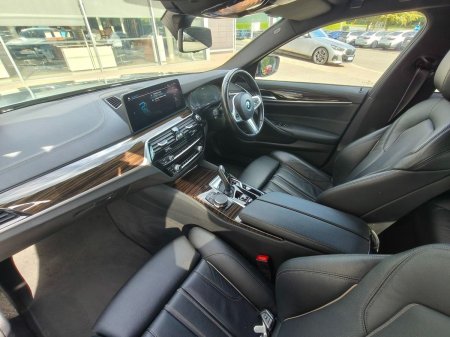 2023 BMW 5-Series - photo 7