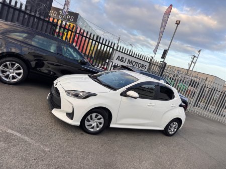 2021 Toyota Yaris - photo 2