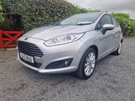 2016 Ford Fiesta - photo 2