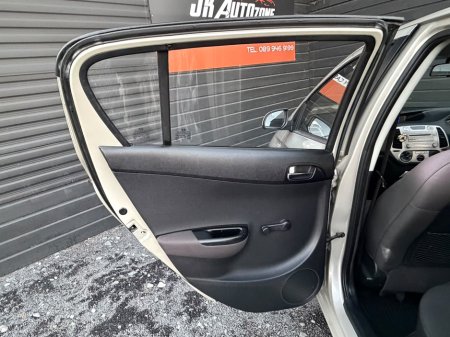 2012 Hyundai i20 - photo 18