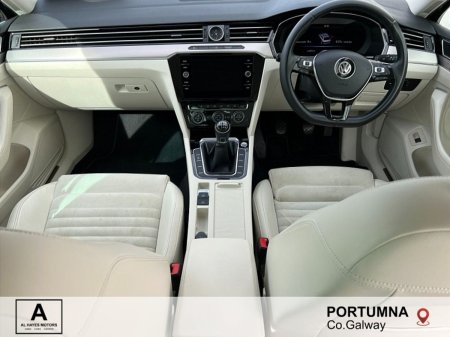 2019 Volkswagen Passat - photo 2