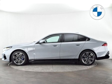 2026 BMW 5-Series - photo 3