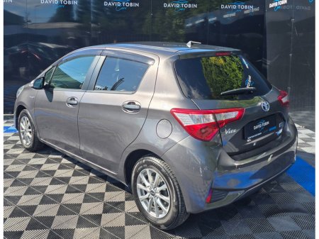 2017 Toyota Vitz - photo 8