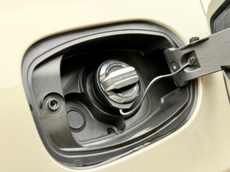 2025 Porsche Cayenne - photo 31