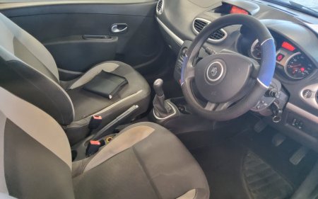 2010 Renault Clio - photo 11