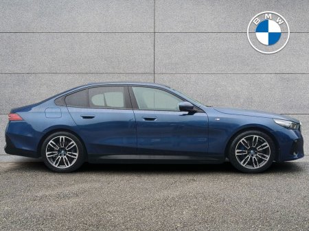 2024 BMW 5-Series - photo 3