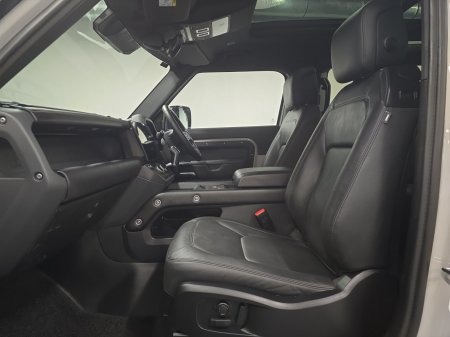 2026 Land Rover Defender - photo 3