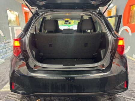 2019 Toyota Vitz - photo 7