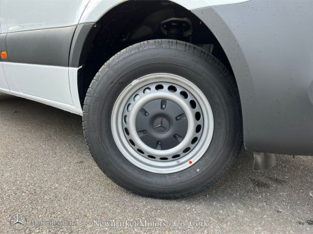 2027 Mercedes-Benz Sprinter - photo 2
