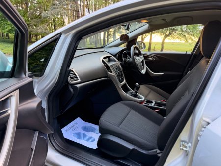2011 Opel Astra - photo 24