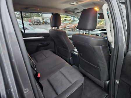 2025 Toyota Hilux - photo 11