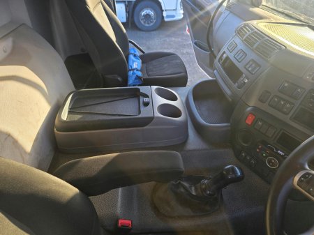 2020 DAF CF320 - photo 26