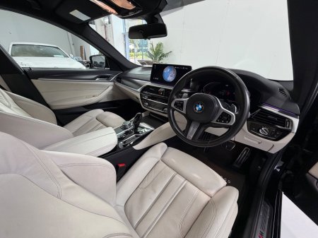 2021 BMW 5-Series - photo 9