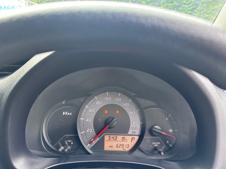 2015 Toyota Vitz - photo 6