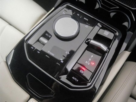 2024 BMW 5-Series - photo 10